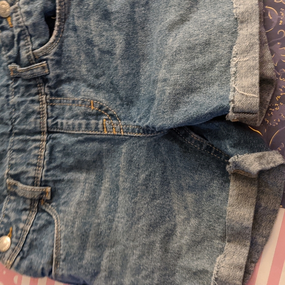 🧁 Levi's size 4 shortalls 100% cotton super cute - Picture 3 of 8